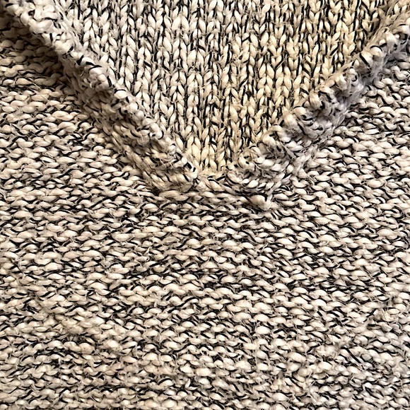 ARITZIA TNA Knitted Pullover V-Neck Hoodie // Size M - Picture 4 of 7